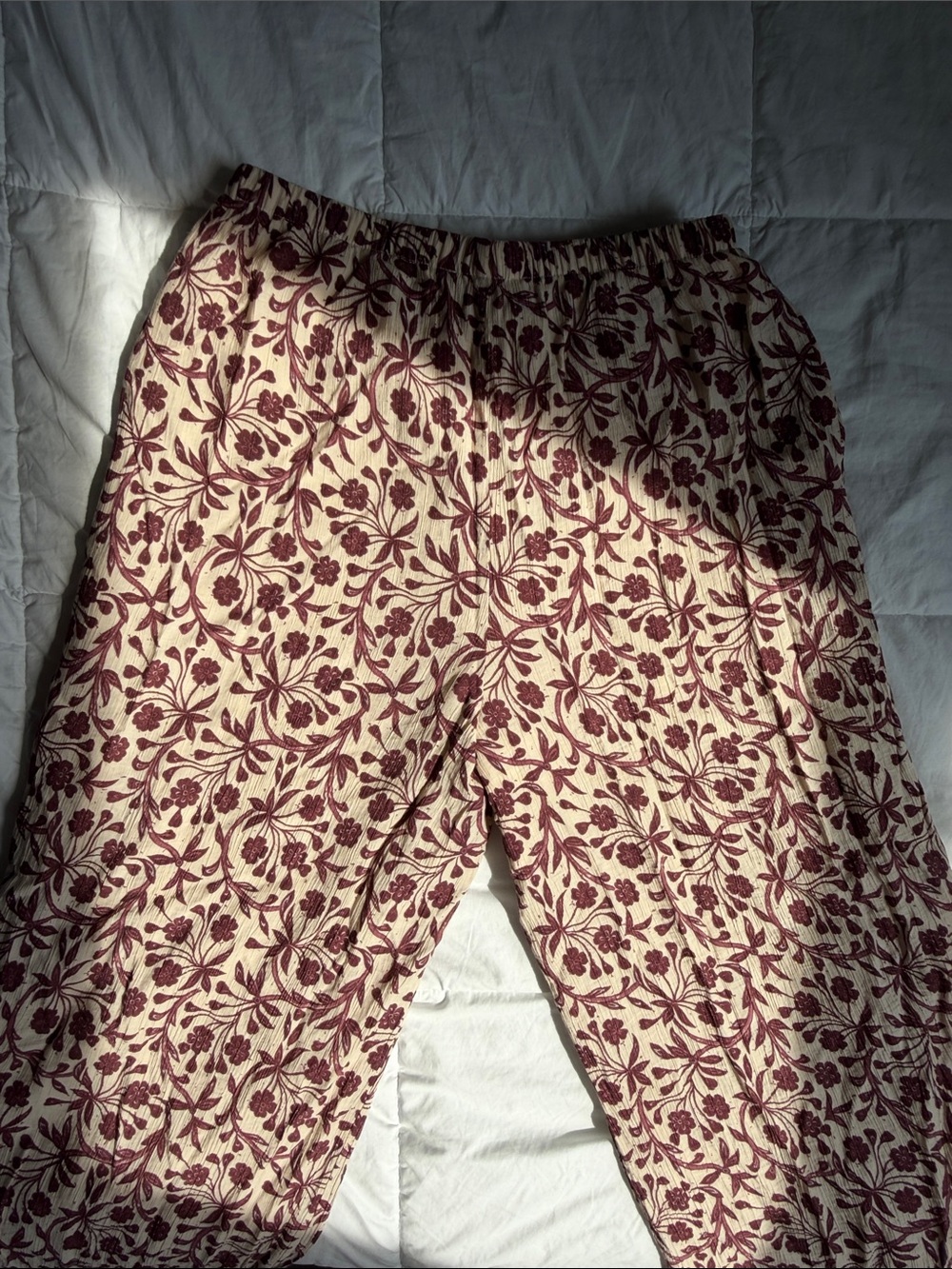 A&F Crinkle Pants (PART OF A SET) Burgundy - Picture 4 of 8